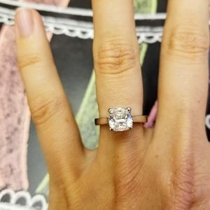 2 carat round solitaire moissanite